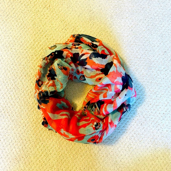 BP. Infinity Scarf - Picture 1 of 3